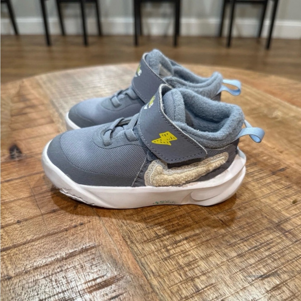 Kids Gray Nikes with lightning bolt